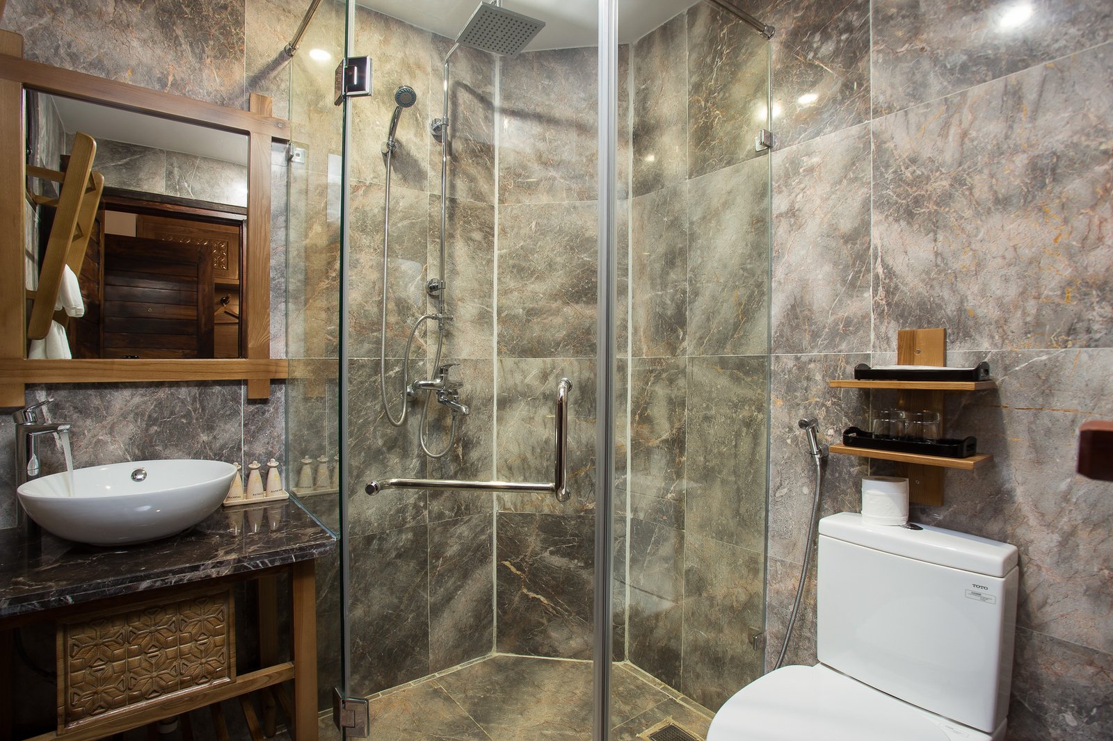 Deluxe twin room of Mai Chau Hideaway Lake Resort