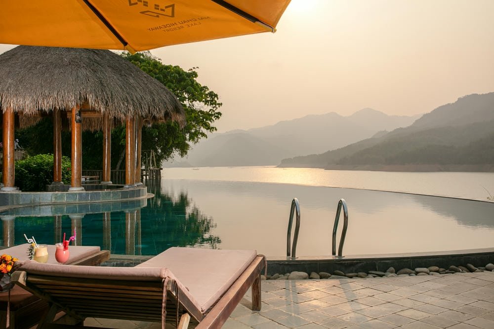 Infinity pool Mai Chau Hideaway Lake Resort